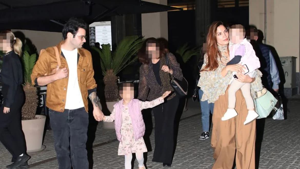 Μαίρη Συνατσάκη και Ίαν Στρατής: Οικογενειακή έξοδος με την κόρη τους