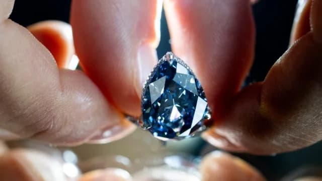 Mellon Blue: Seltener blauer Diamant für 25 Millionen Dollar verkauft