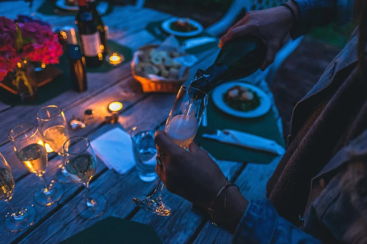 Precios de restaurantes en Chipre: Amplias variaciones según una encuesta