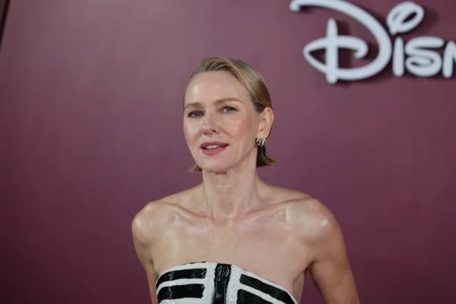 Naomi Watts: The Coolest Way to Style a Short Bob