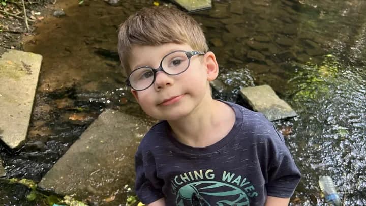 Hilfe für jungen Avraam benötigt, bei dem eine seltene Krankheit diagnostiziert wurde