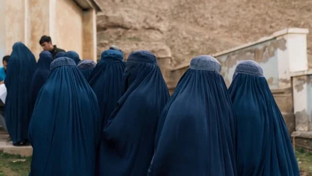Afghanistan: Taliban verlangen Burka für Krankenhauszugang