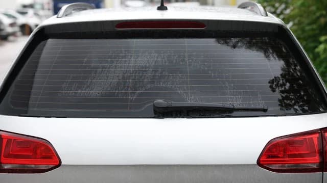 Die Linien auf den Heckscheiben von Autos: Was sie sind und wie sie funktionieren