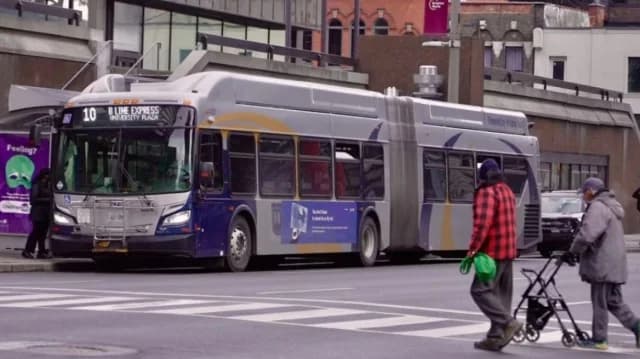 Canadá: Ladrón de autobús rechaza a pasajero con boleto vencido