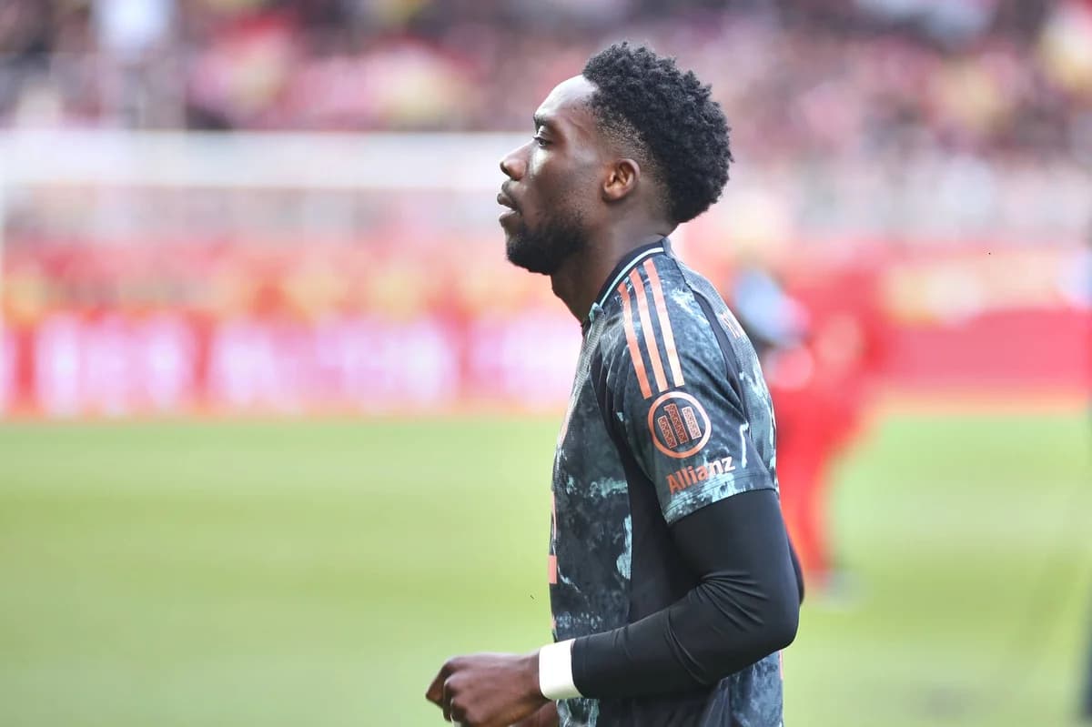 Bayern München: Davies kehrt nach 8 Monaten ins Training zurück