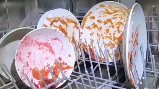 Вирусное видео: Что происходит внутри посудомоечной машины?