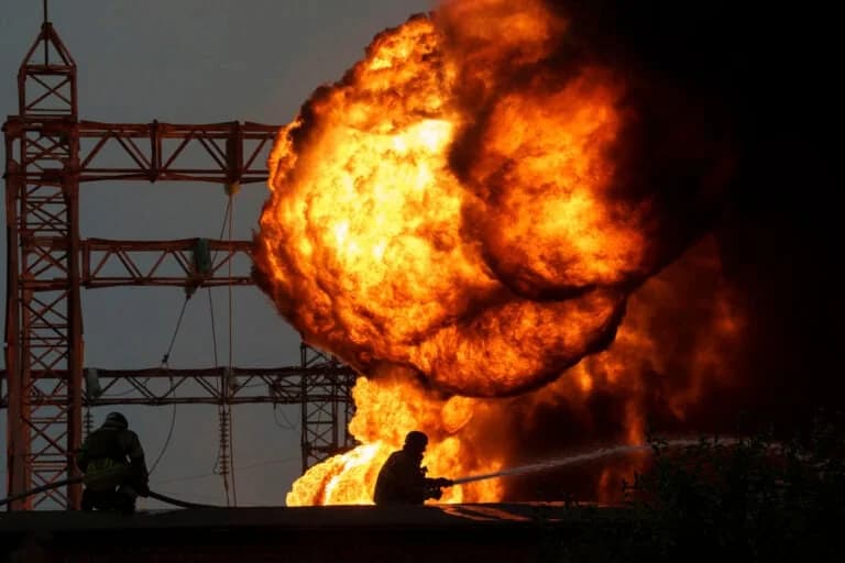 Ukraine: Berichte über Angriffe auf russische Ölraffinerien