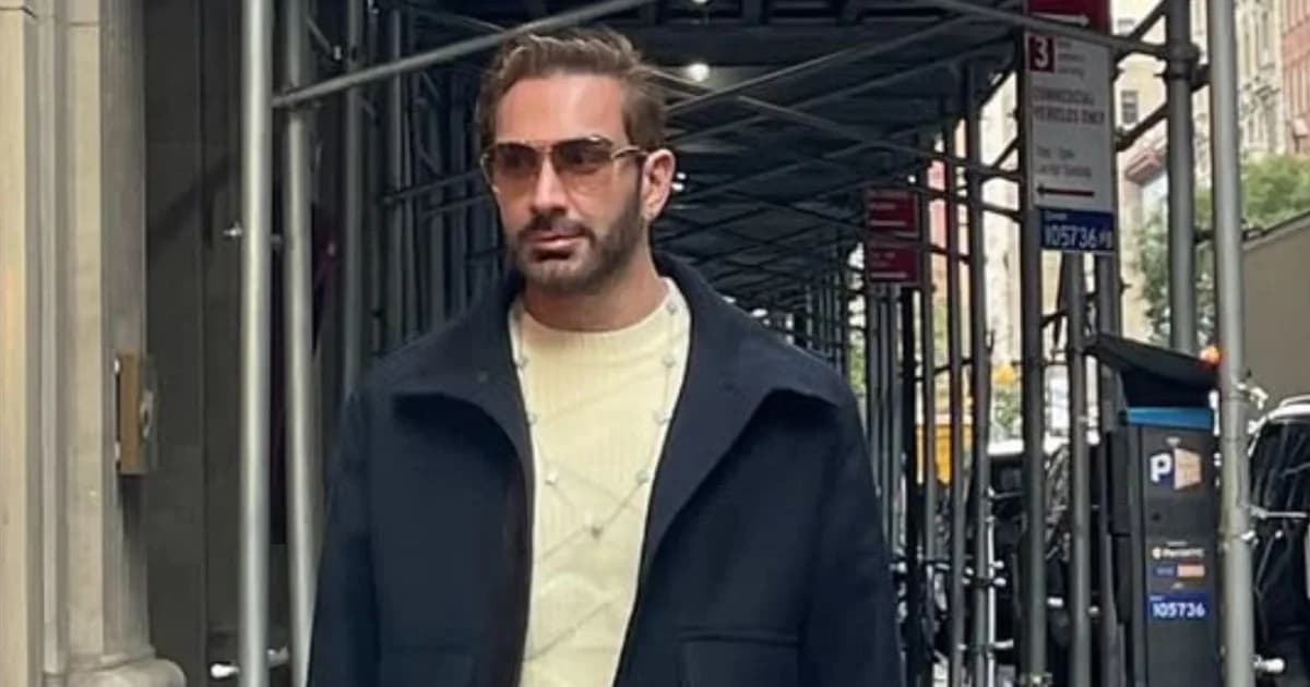 Nikos Koklonis Impresiona con su Estilo en Nueva York