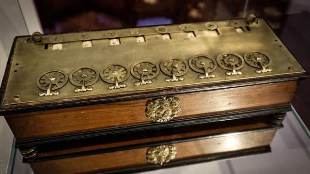 Frankreich stoppt Versteigerung von historischer Pascaline-Rechenmaschine