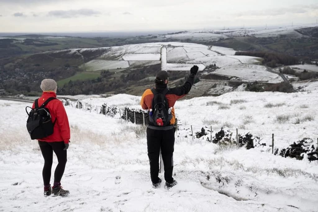 UK: Snow and Ice Disrupt Northern Regions – School Closures in Scotland