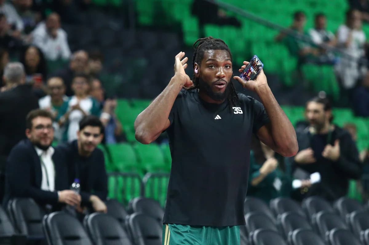 Kenneth Faried wird von Panathinaikos-Fans herzlich empfangen (Video)