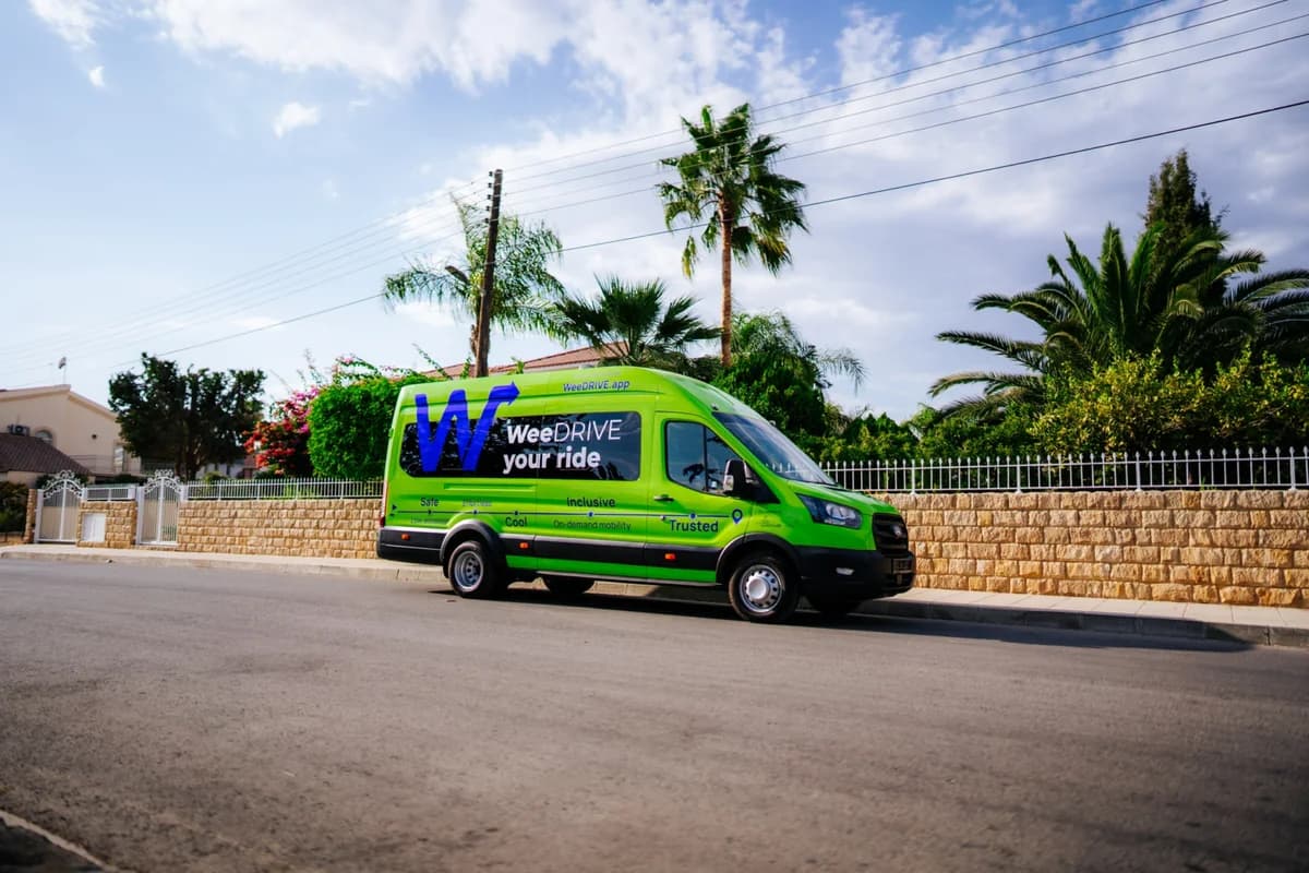 עיריית לימסול משיקה את שירות ההסעות לנוער WeeDRIVE