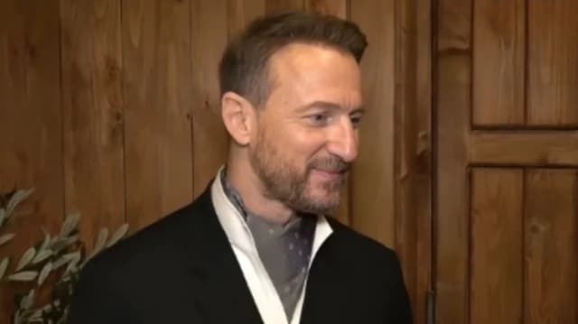 Κώστας Καραφώτης: Θα είναι στον τοκετό της συζύγου του