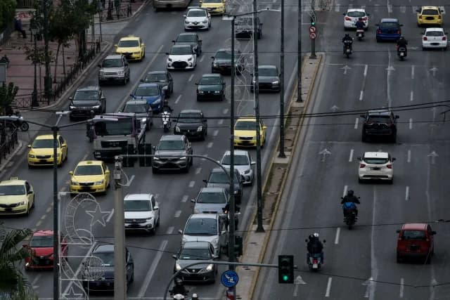 Verkehrschaos in Attika: Verzögerungen auf Kifissias, Kifissos und Attiki Odos