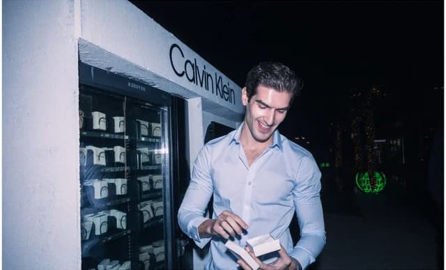 Calvin Klein eröffnet neuen Store in River West, Athen