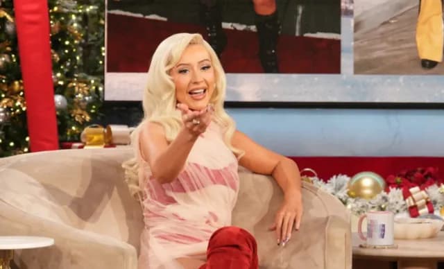 Christina Aguilera: Adoptiert die süßeste Weihnachtsmaniküre