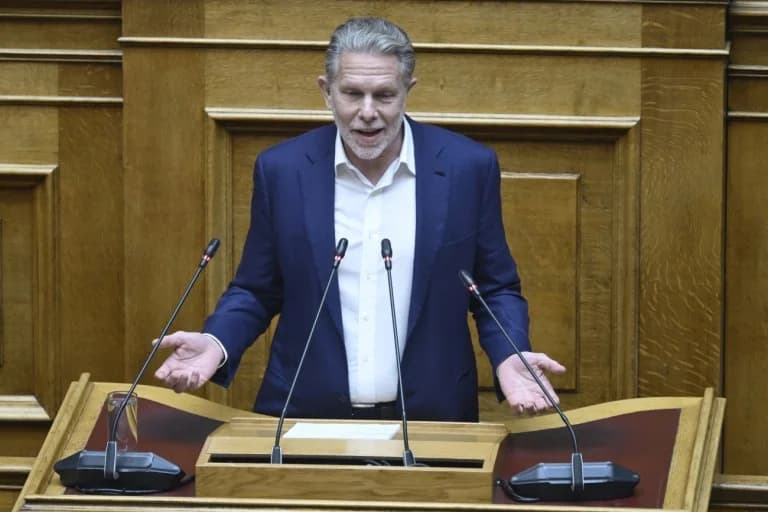 Geroulanos: Mitsotakis dient den Pathologien