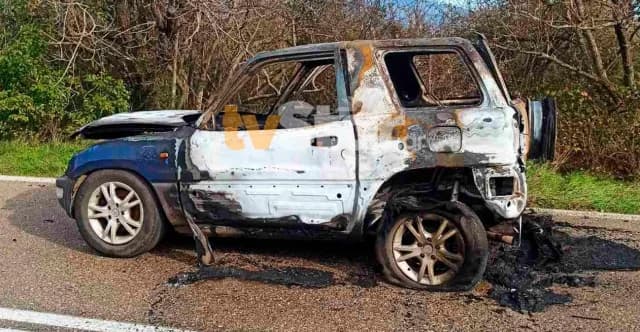 Fokida: 70-Jähriger verbrennt im Auto, während sein Haus in Flammen steht