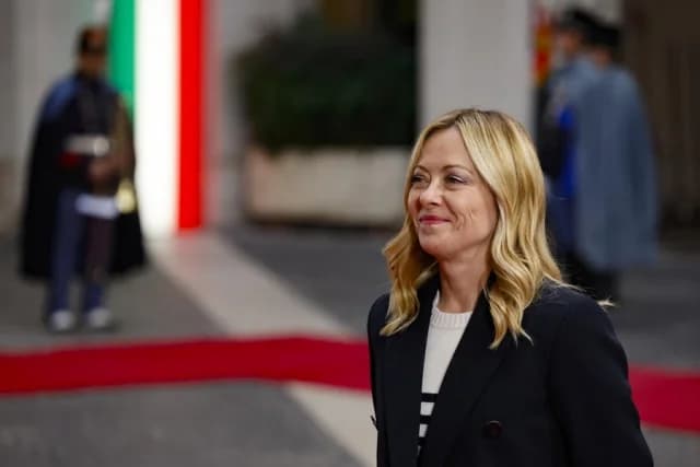 Ακυρώθηκε η δημοπρασία δώρων της Μελόνι λόγω ποινικής έρευνας