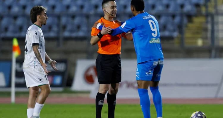 Ethnikos Achnas: Rodriguinho Fuera por Lesión, Comienza la Búsqueda de Entrenador