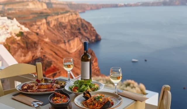 Santorini und Thessaloniki werden 2026 in den MICHELIN-Führer aufgenommen