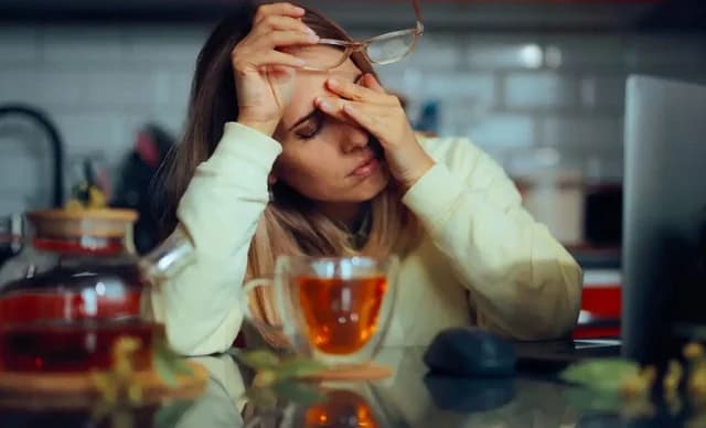 Τροφές που προκαλούν υπνηλία: Πώς να τις αποφύγετε