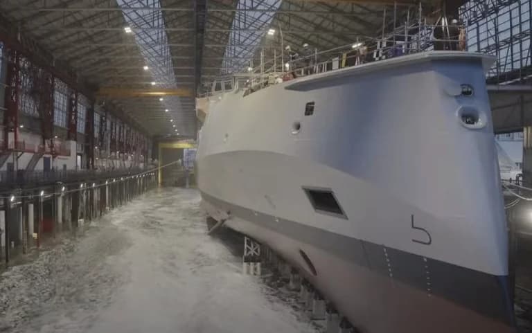 דנדיאס בצרפת לטקס השקת הפריגטה 'קימון'