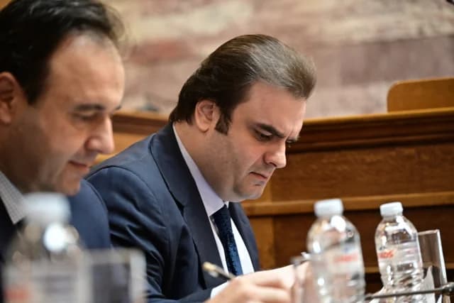 Pierrakakis stellt ELTA-Umstrukturierungsplan im Parlament vor