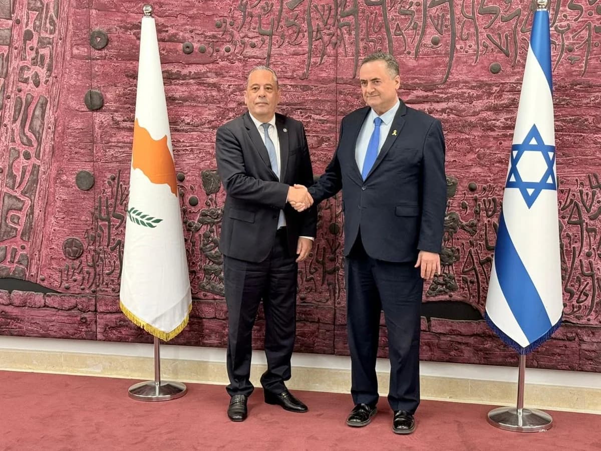 V. Palmas: Beziehungen Zypern-Griechenland-Israel und US-Rüstungsgüter
