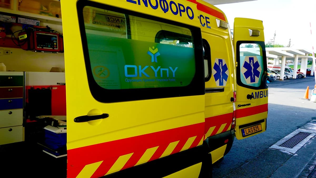 Μοτοσικλετιστής γλίτωσε παρά τη σφοδρή σύγκρουση με όχημα (Βίντεο)