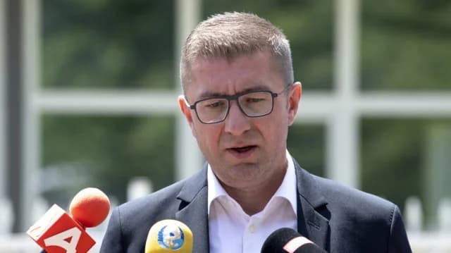 Μίτσκοσκι: «Το όνομα Μακεδονία είναι ιερό» παρά τη Συμφωνία των Πρεσπών