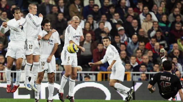 Legendäre Transfers: Wie viel würden die Fußballstars der 90er heute kosten?