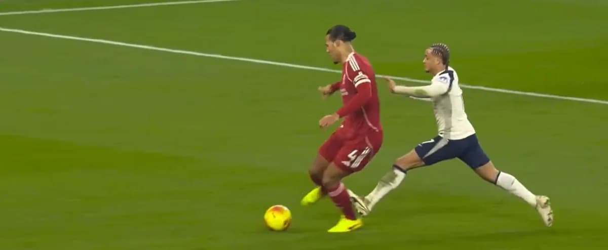 Tottenham - Liverpool: Xavi Simons expulsado por entrada a Van Dijk