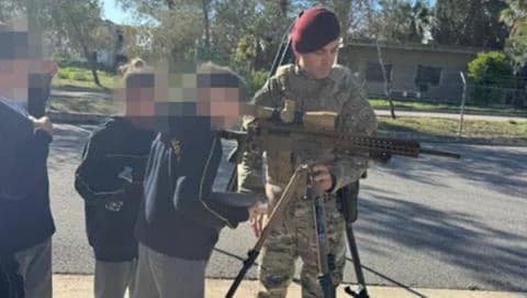 Reaktionen im besetzten Zypern auf Fotos von Schülern mit Waffen