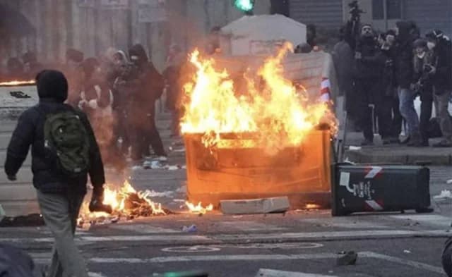 Италия: Столкновения и ранения на акции протеста в Турине