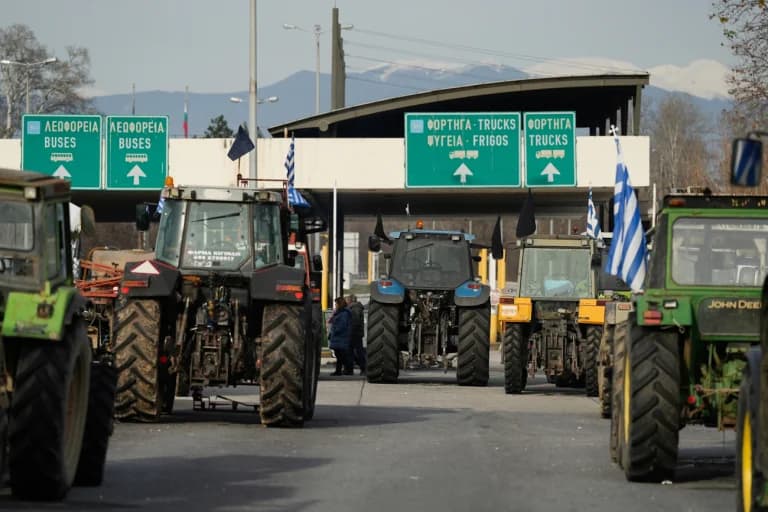 Αγρότες: Κινητοποιήσεις τα Χριστούγεννα – Αντιδράσεις από κόμματα