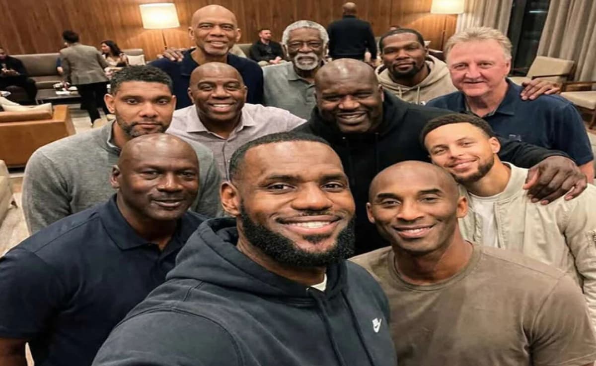 AI: Θρύλοι του NBA σε μία συγκινητική φωτογραφία