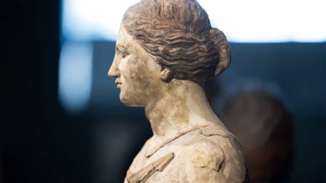 Inauguración del Palacio de Pella: Se revelan dos estatuas helenísticas