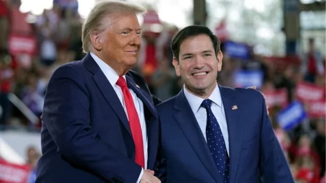 Trump destituye a más de 20 embajadores de EE.UU. nombrados por Biden