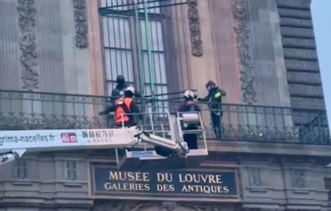 Louvre Museum nach Diebstahl von 102 Millionen Dollar befestigt