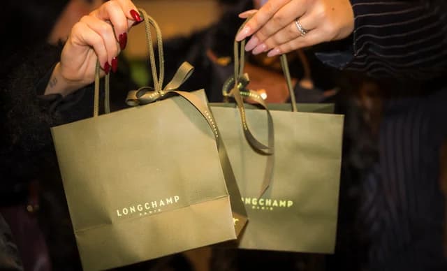 Longchamp: Evento festivo en Atenas para la colección Cocooning on Ice