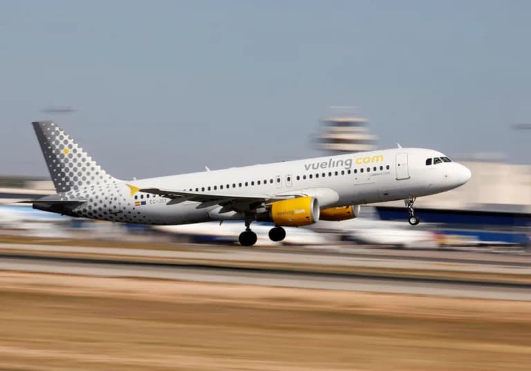 法国：伏林航空空客A320因技术问题紧急迫降