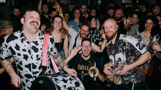 פלורינה: ראש העיר הפסיק הופעה של Banda Entopica בגלל שירים סלאביים