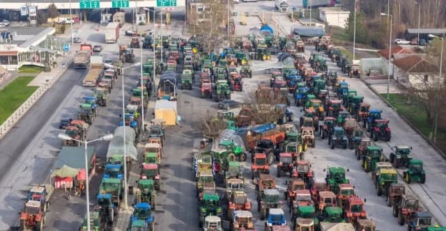 Αγρότες και κτηνοτρόφοι σε ετοιμότητα για νέα μπλόκα μετά τα Χριστούγεννα