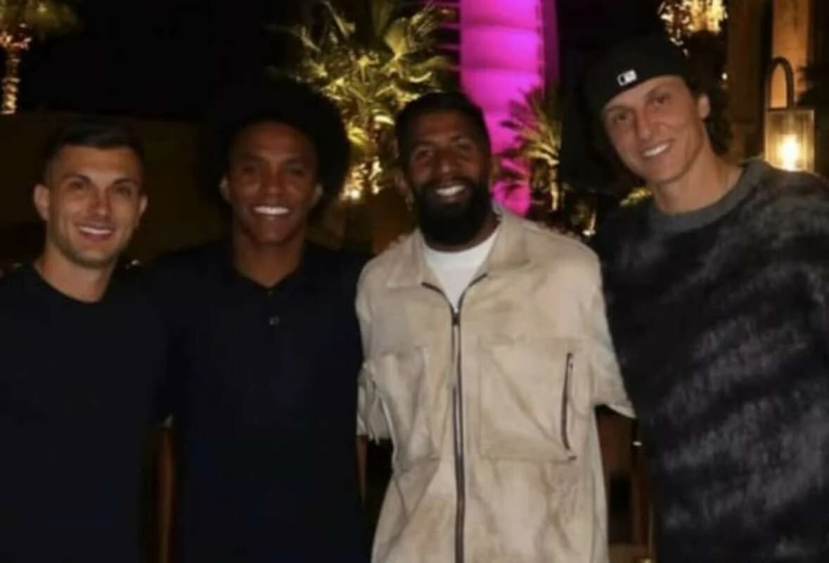 Freundestreffen: David Luiz mit Rodinei, Willian und Strefetsa