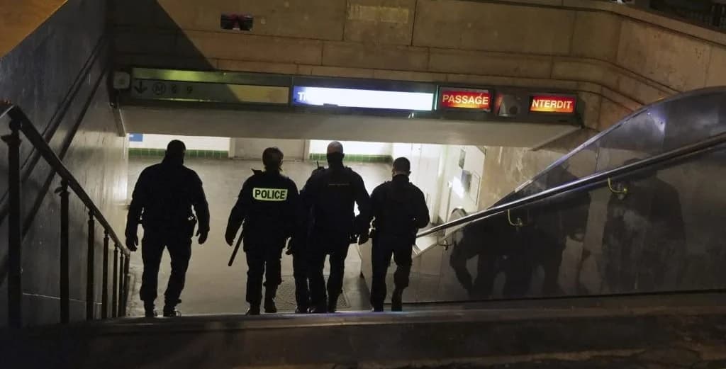 פיגוע דקירה במטרו של פריז: שלוש נשים נפצעו