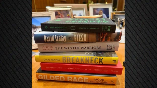 Kyriakos Mitsotakis: Encuesta online sobre lecturas navideñas