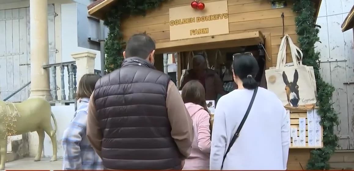 Χριστουγεννιάτικη κοσμοσυρροή στα Λεύκαρα: Εκδρομείς απολαμβάνουν τις γιορτές