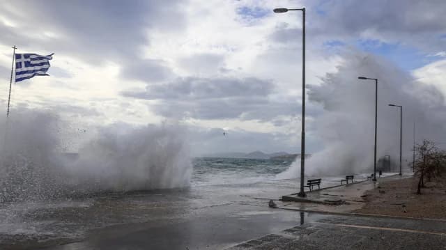 Wetterwarnung: Stürmischer Wind und Kälte am Sonntag – Arnaoutoglous Warnung