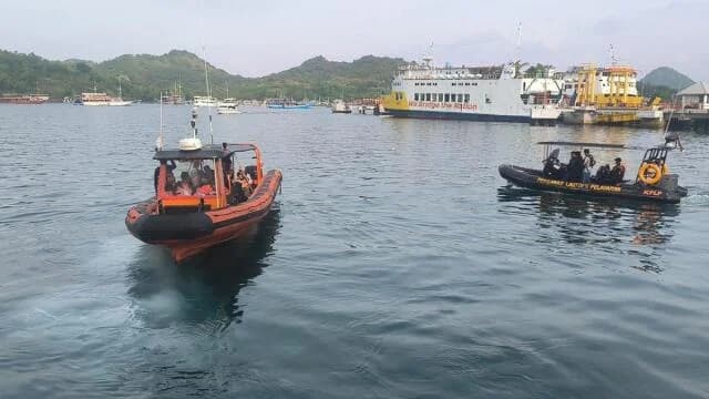 Spanish Family Missing in Indonesia After Boat Sinking